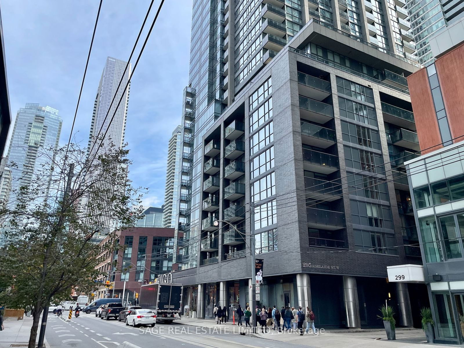 295 Adelaide St W, unit 424 for rent