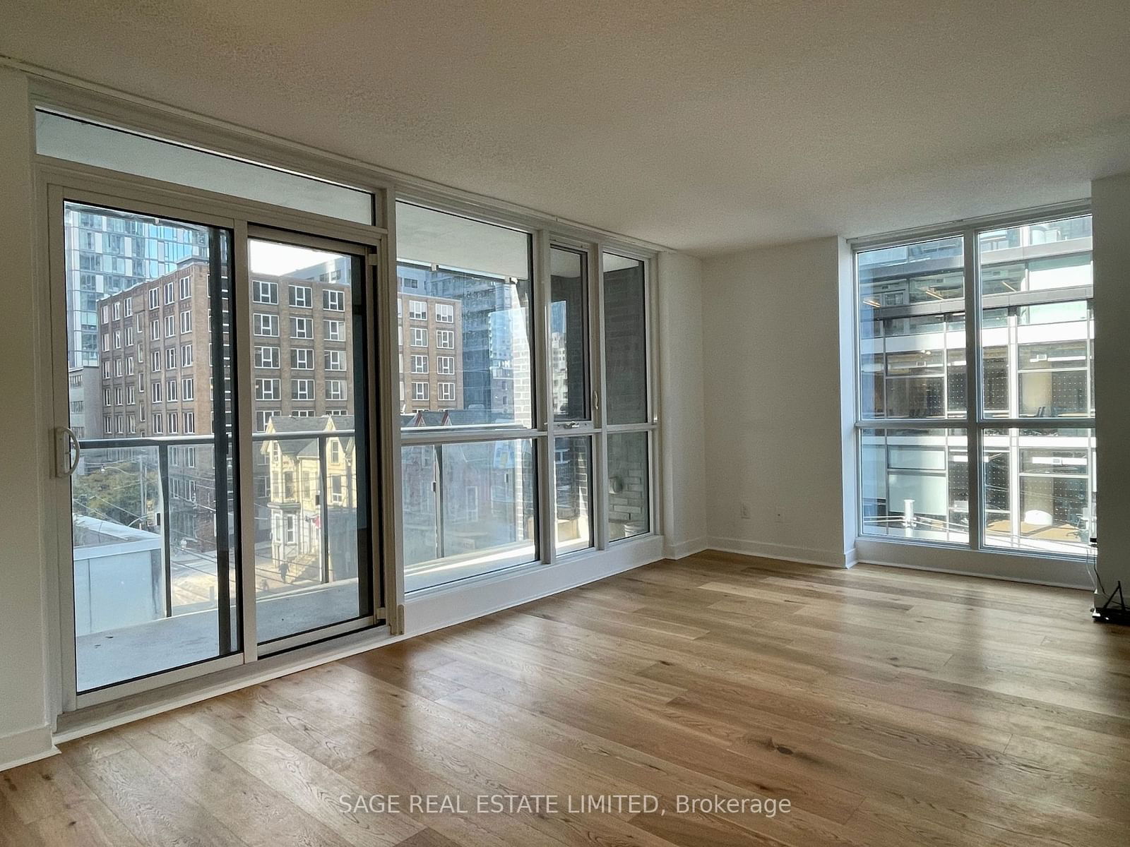 295 Adelaide St W, unit 424 for rent