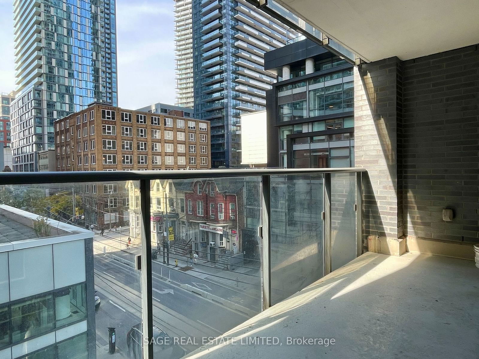 295 Adelaide St W, unit 424 for rent