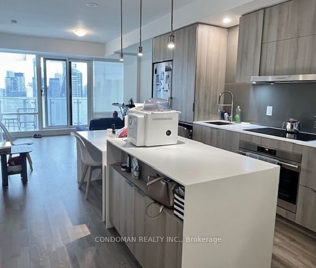 1 Bloor St E, unit 3505 for rent