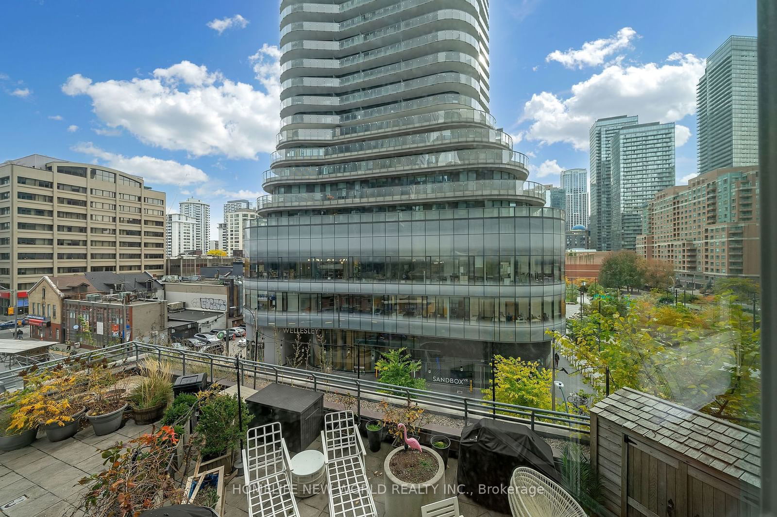 24 Wellesley St W, unit 512 for sale