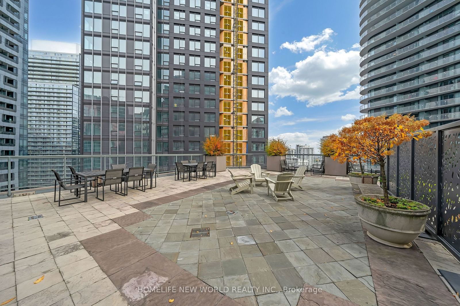 24 Wellesley St W, unit 512 for sale