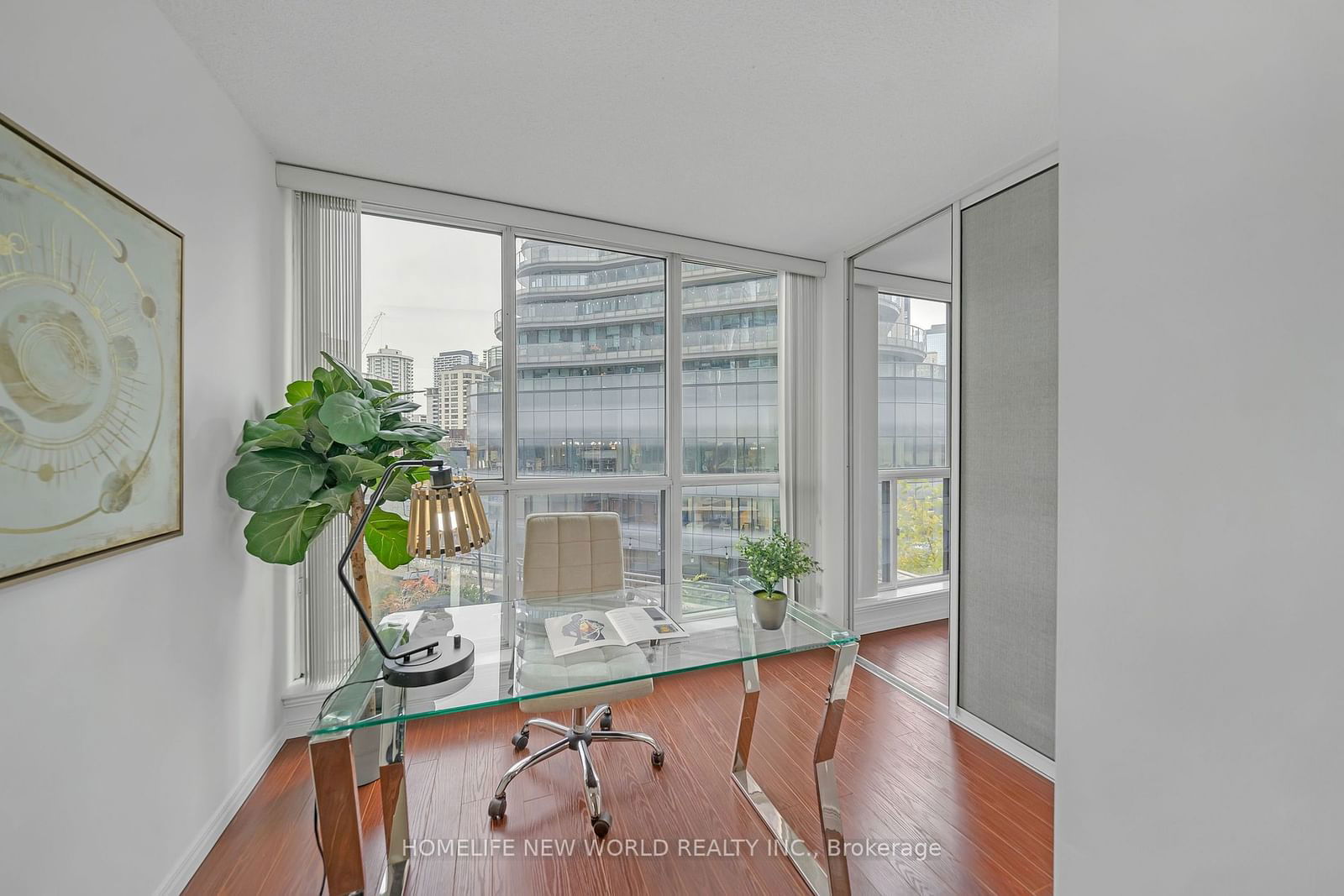 24 Wellesley St W, unit 512 for sale