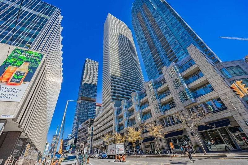 2221 Yonge St, unit 2505 for rent