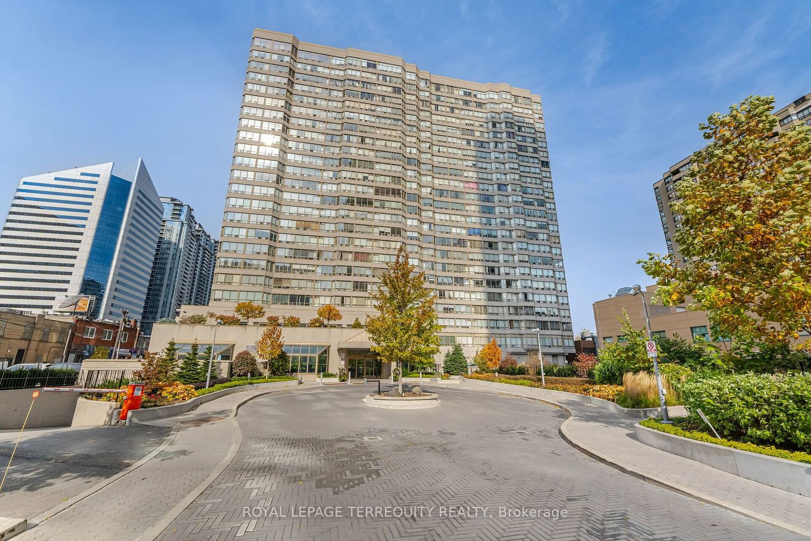 30 Greenfield Ave, unit 1716 for sale