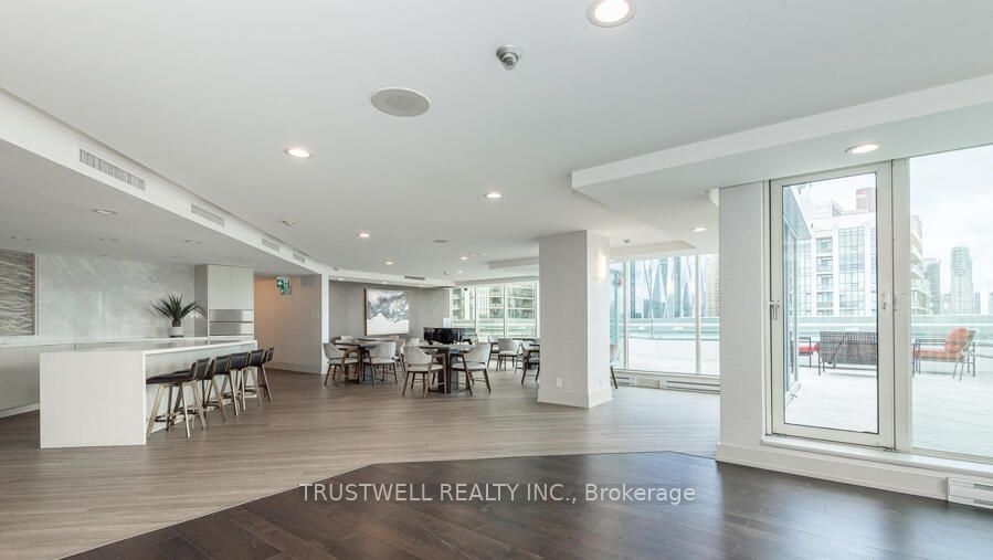 10 Yonge St, unit 609 for sale