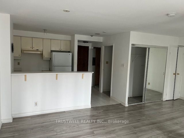 10 Yonge St, unit 609 for sale