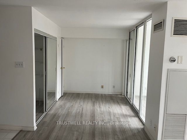 10 Yonge St, unit 609 for sale