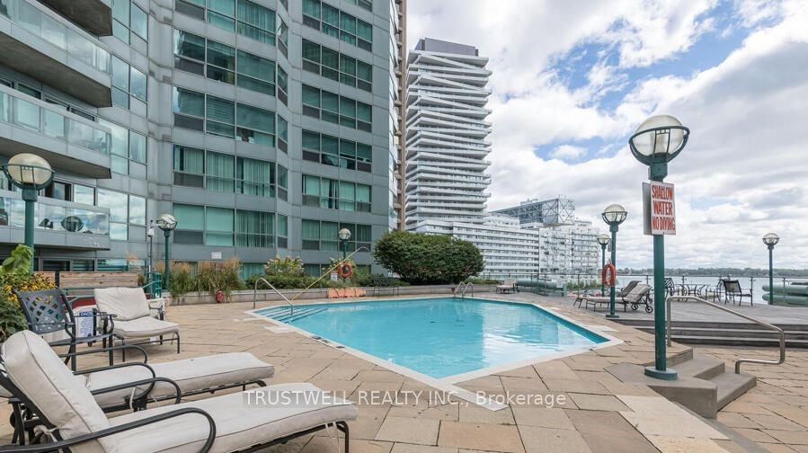 10 Yonge St, unit 609 for sale