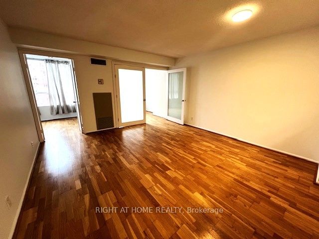 711 Bay St, unit 1616 for rent