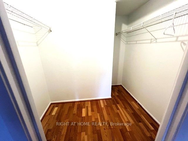 711 Bay St, unit 1616 for rent