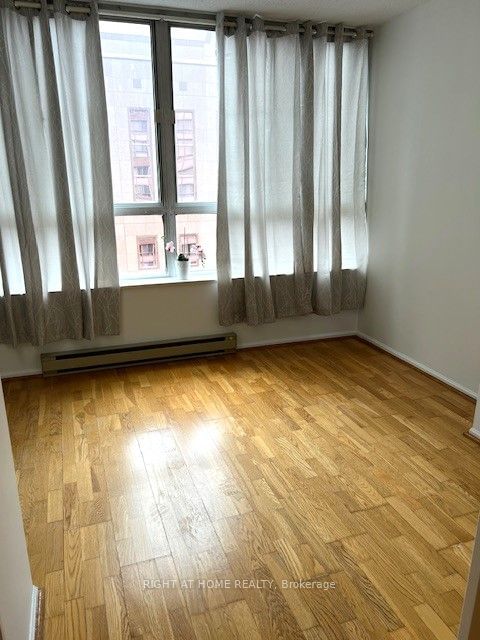 711 Bay St, unit 1616 for rent