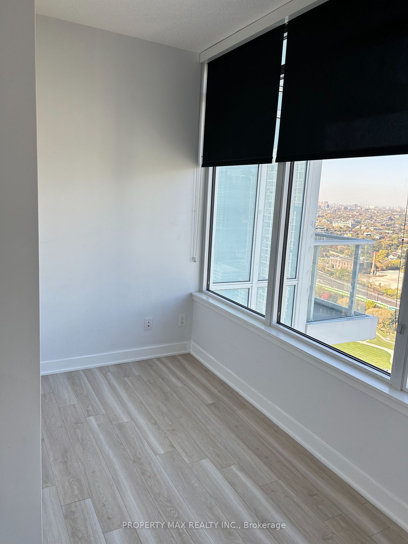 19 Bathurst St, unit 3906 for rent