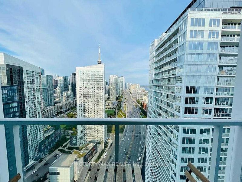 19 Bathurst St, unit 3906 for rent