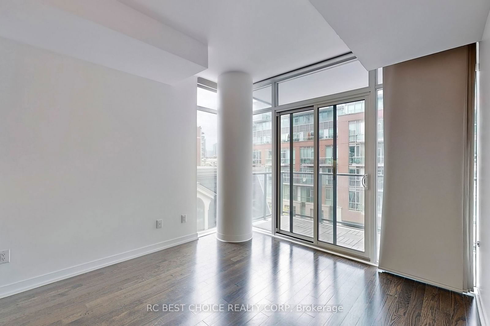 105 George St, unit 411 for sale