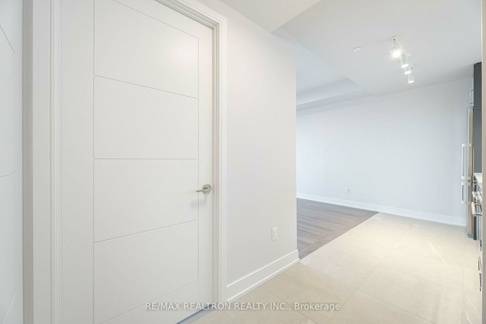 2525 Bathurst St, unit 808 for rent