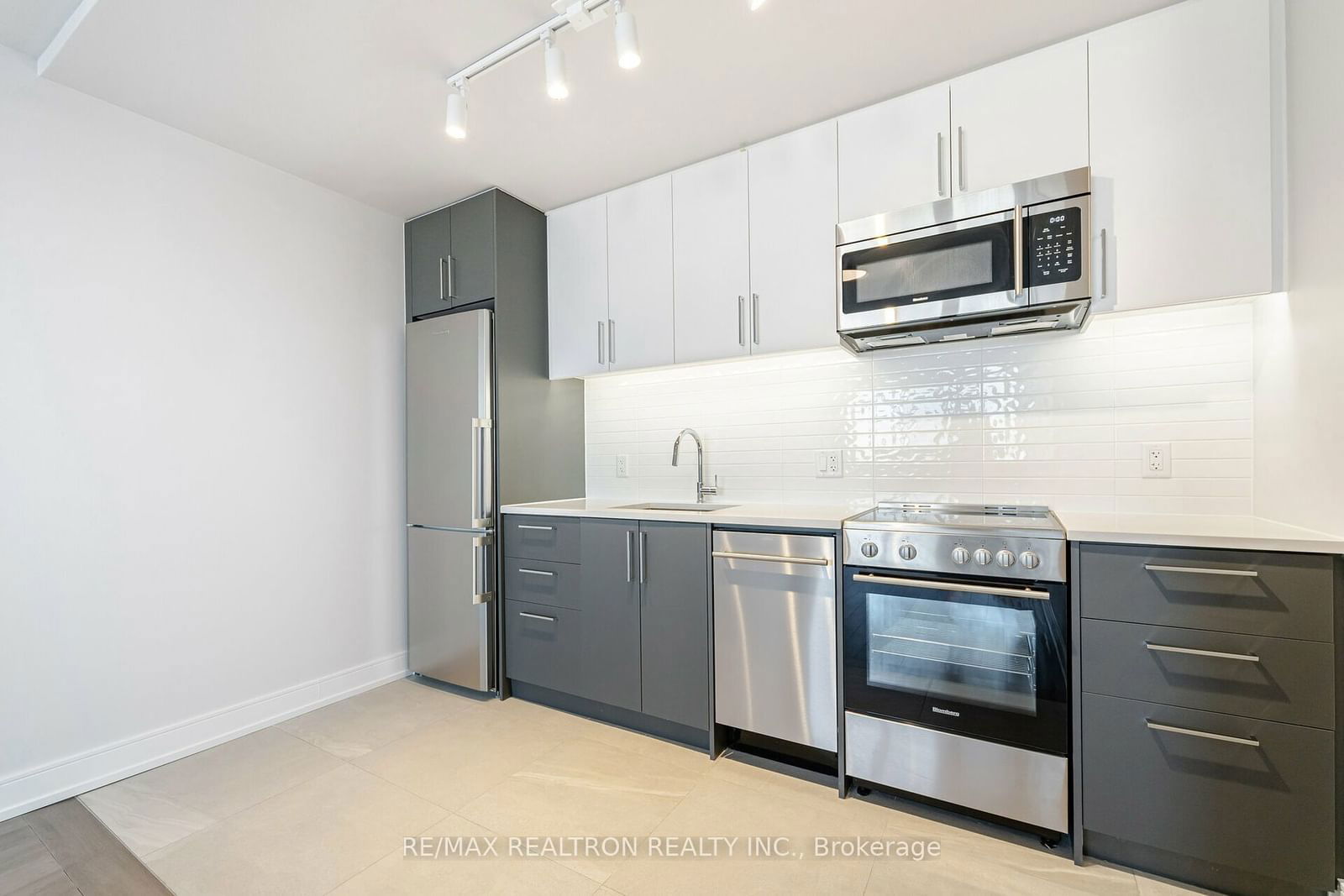 2525 Bathurst St, unit 808 for rent