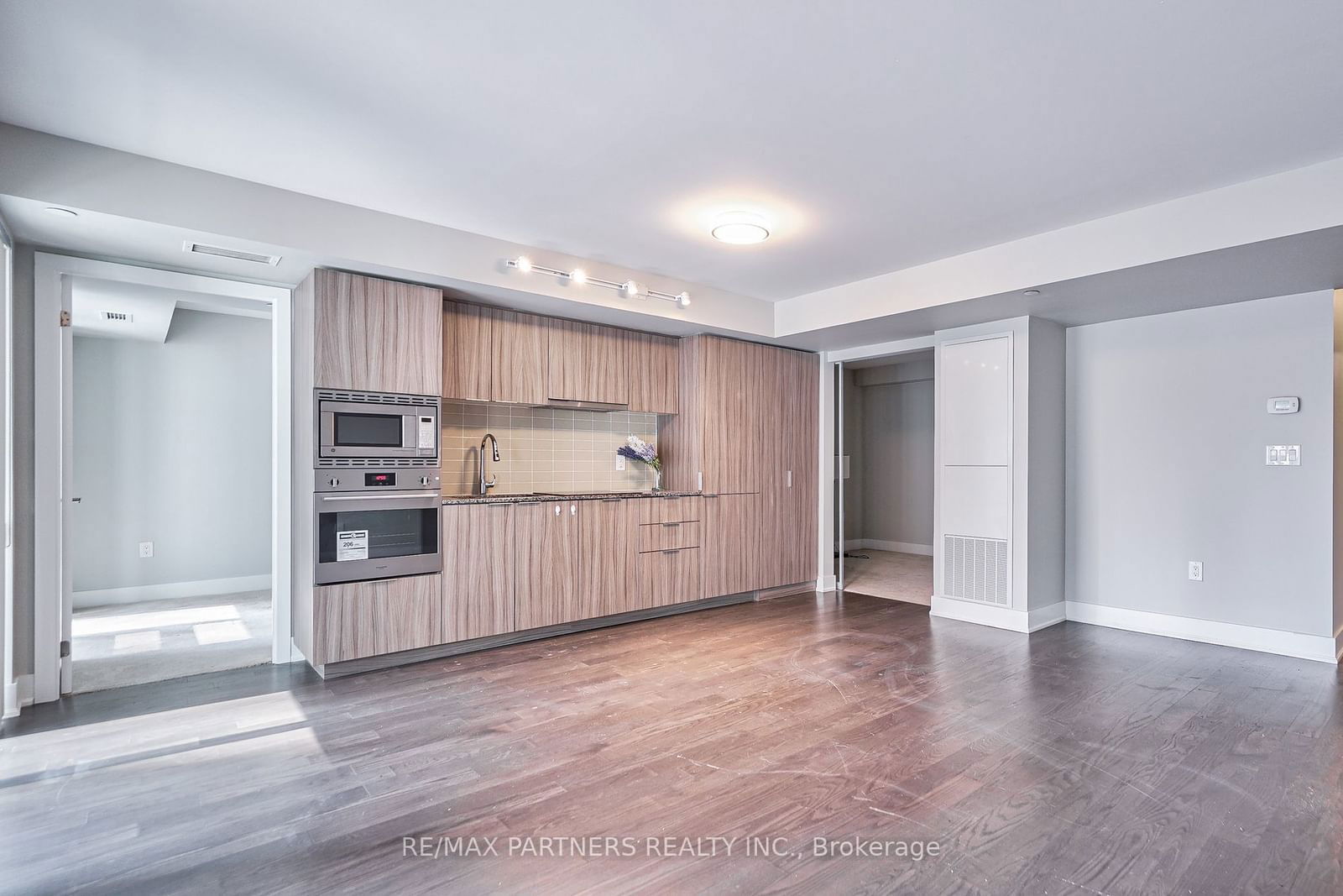 955 Bay St, unit 427 for sale