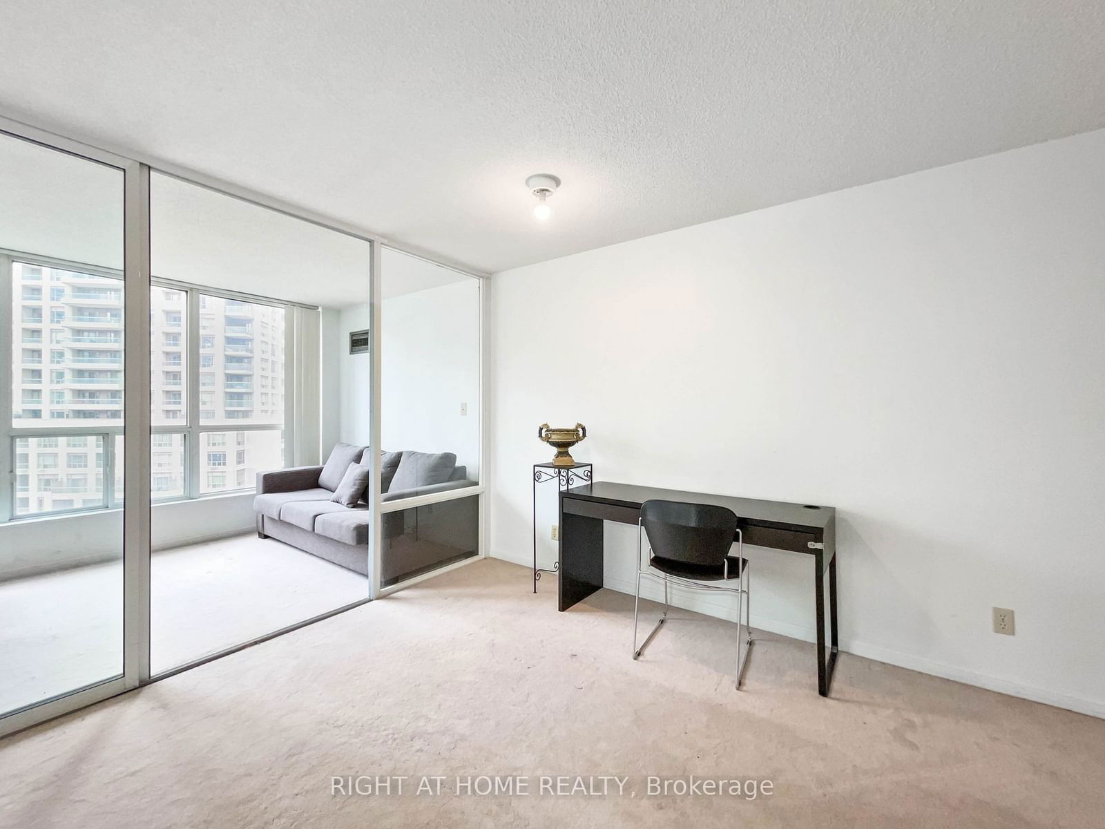 24 Wellesley St W, unit 1113 for rent