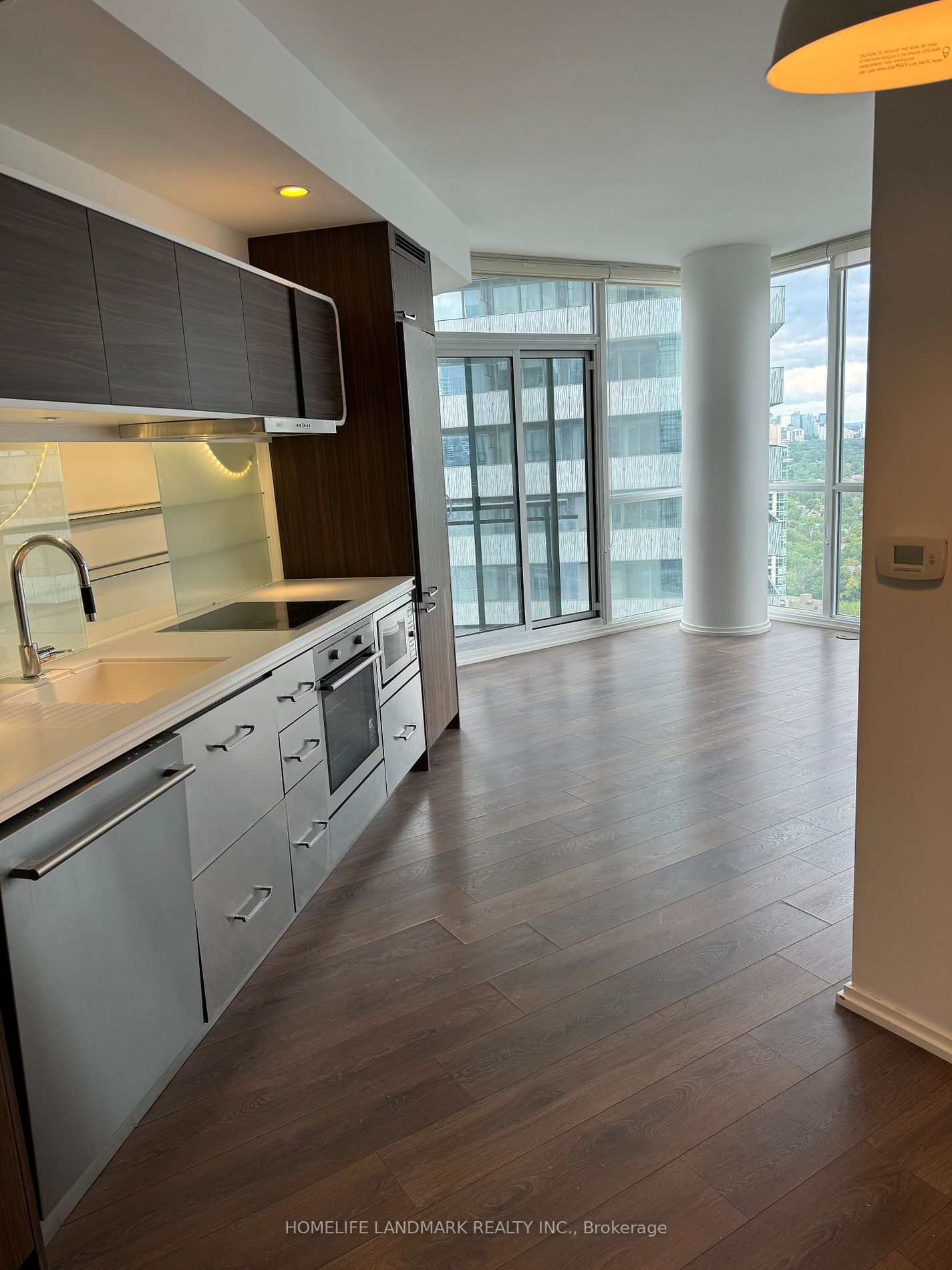 45 Charles St E, unit 3909 for rent