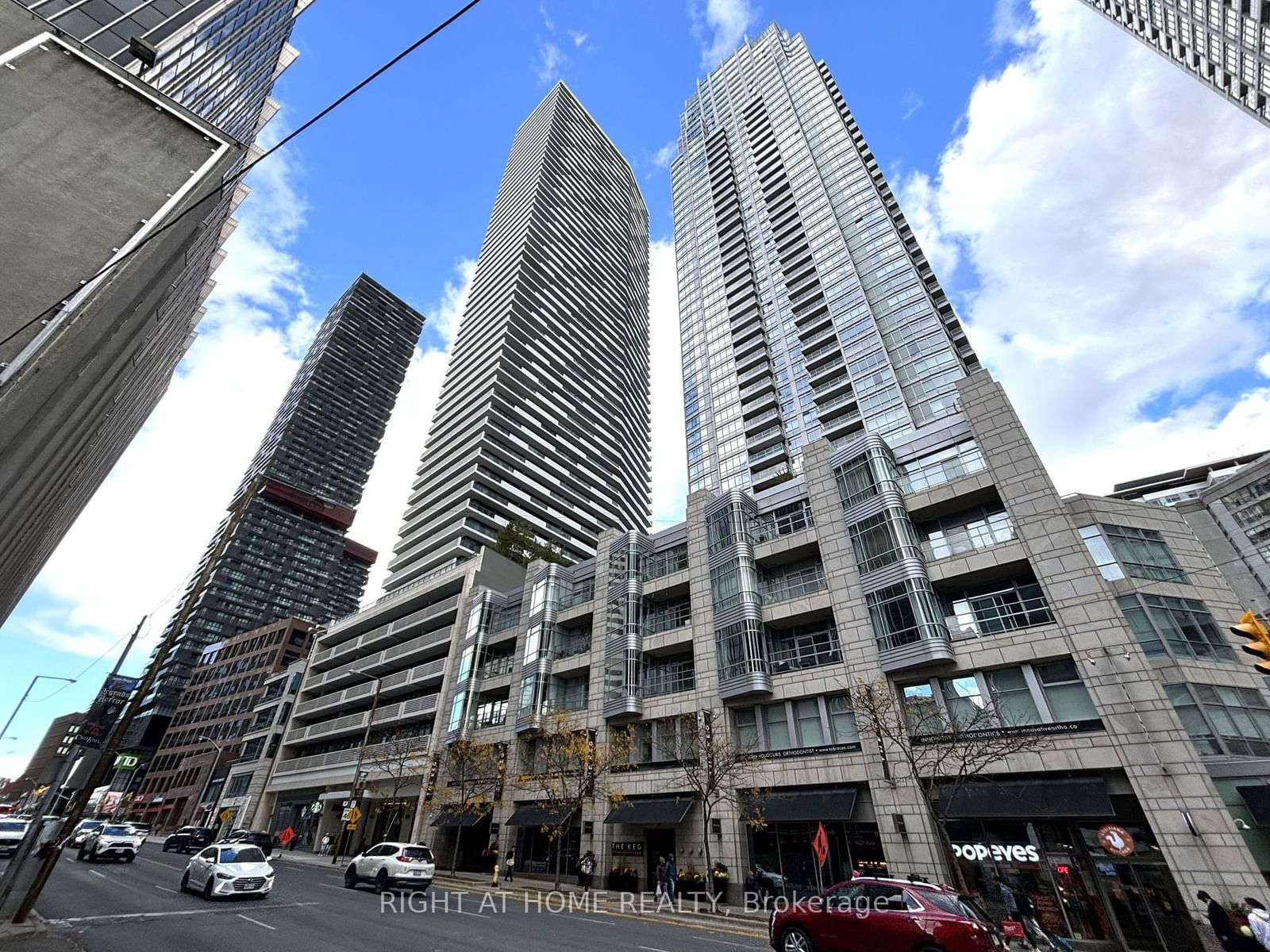 2221 Yonge St, unit 3003 for rent