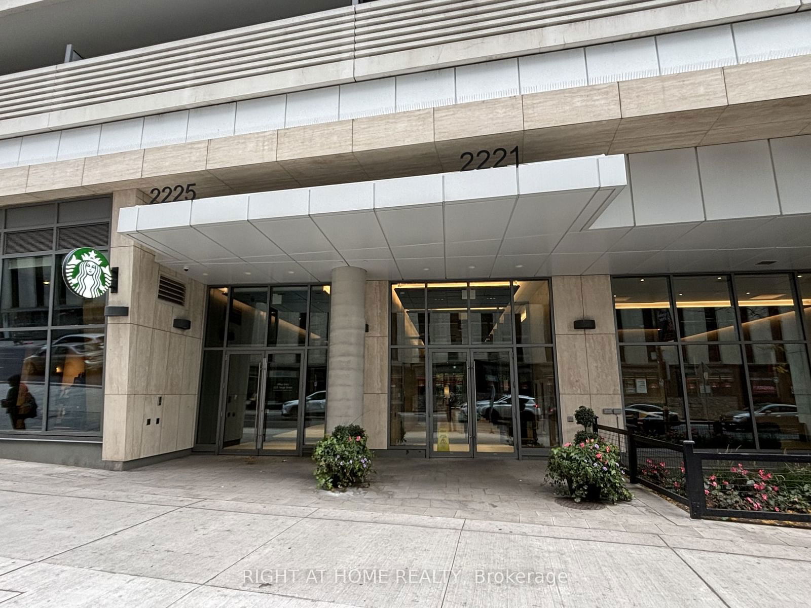 2221 Yonge St, unit 3003 for rent