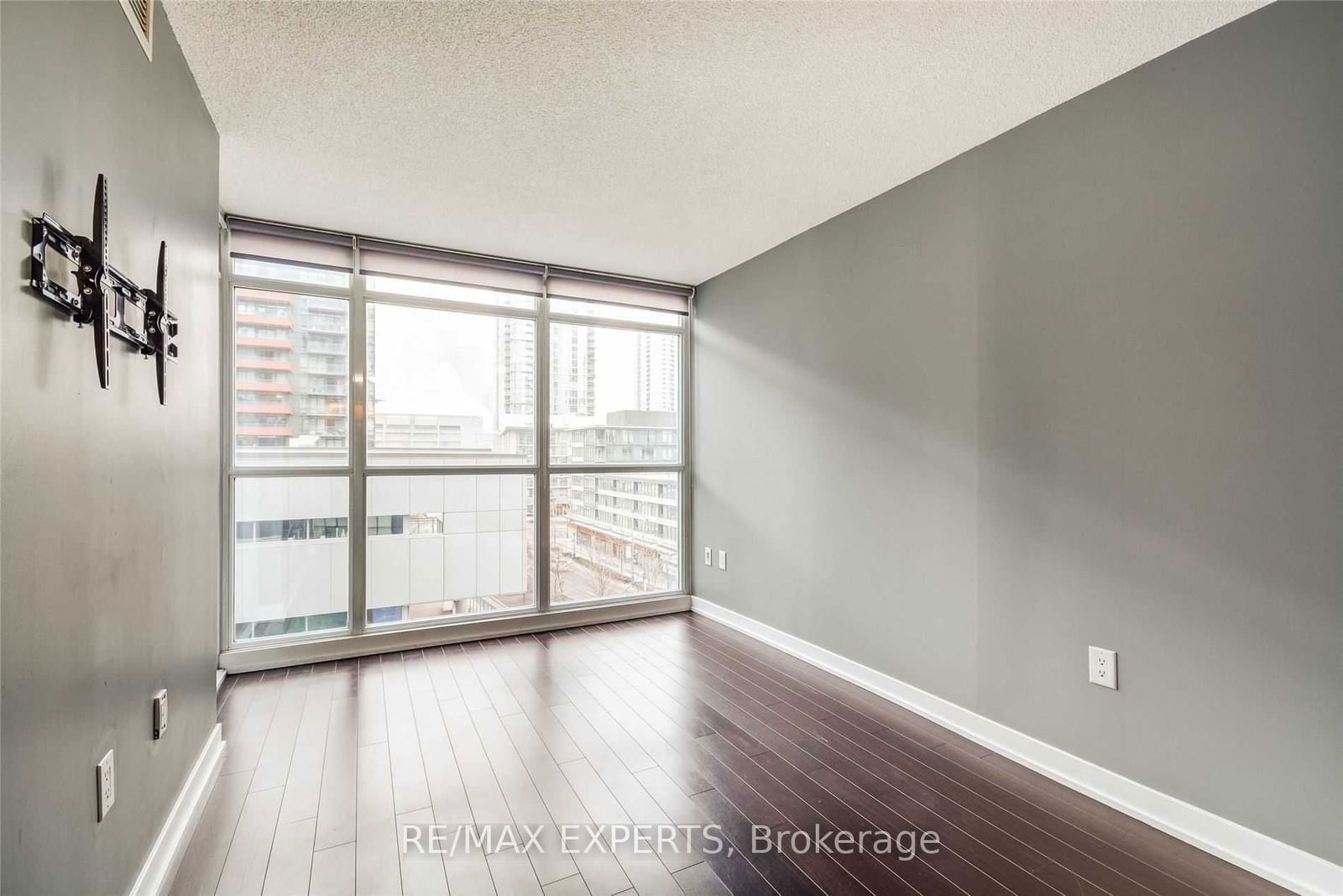 8 Telegram Mews, unit 605 for rent