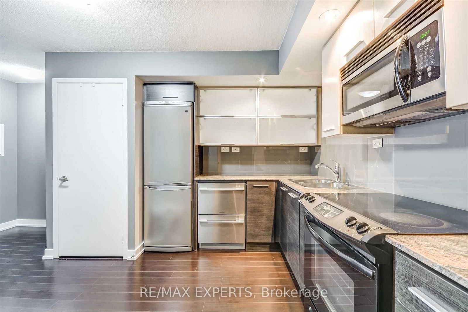 8 Telegram Mews, unit 605 for rent