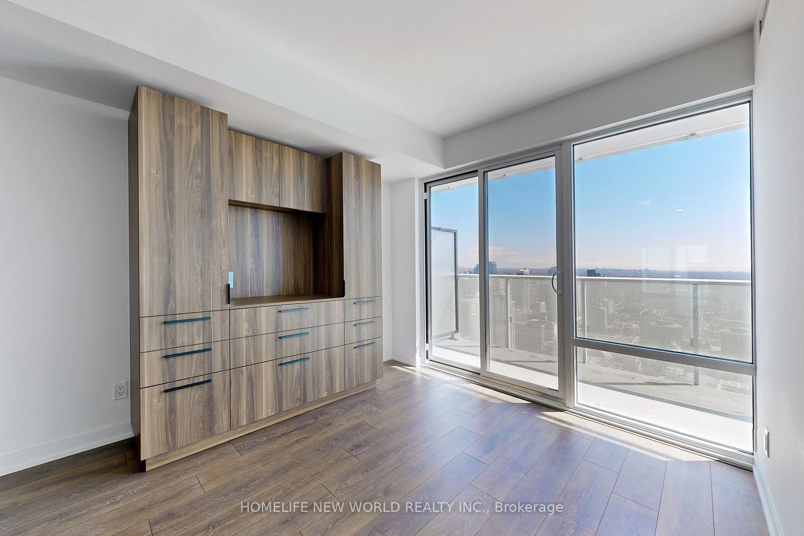 501 Yonge St, unit 4207 for sale