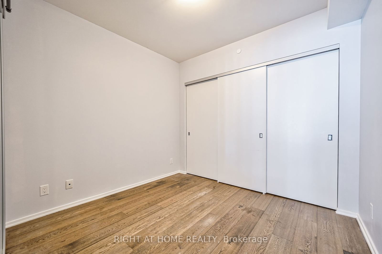 1 Bloor St E, unit 4707 for sale