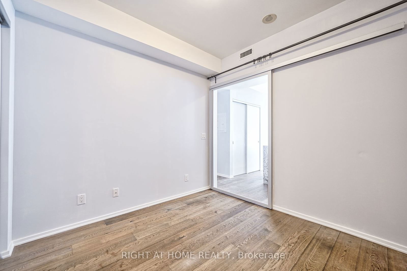 1 Bloor St E, unit 4707 for sale