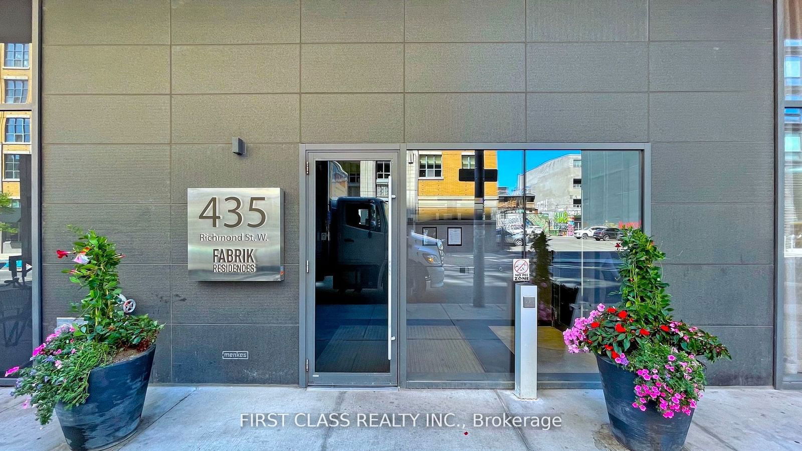 435 Richmond St W, unit 1504 for sale