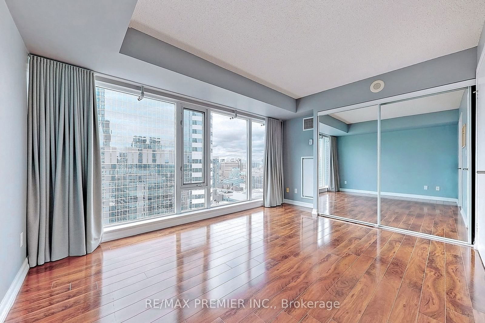 210 Victoria St, unit 2811 for rent