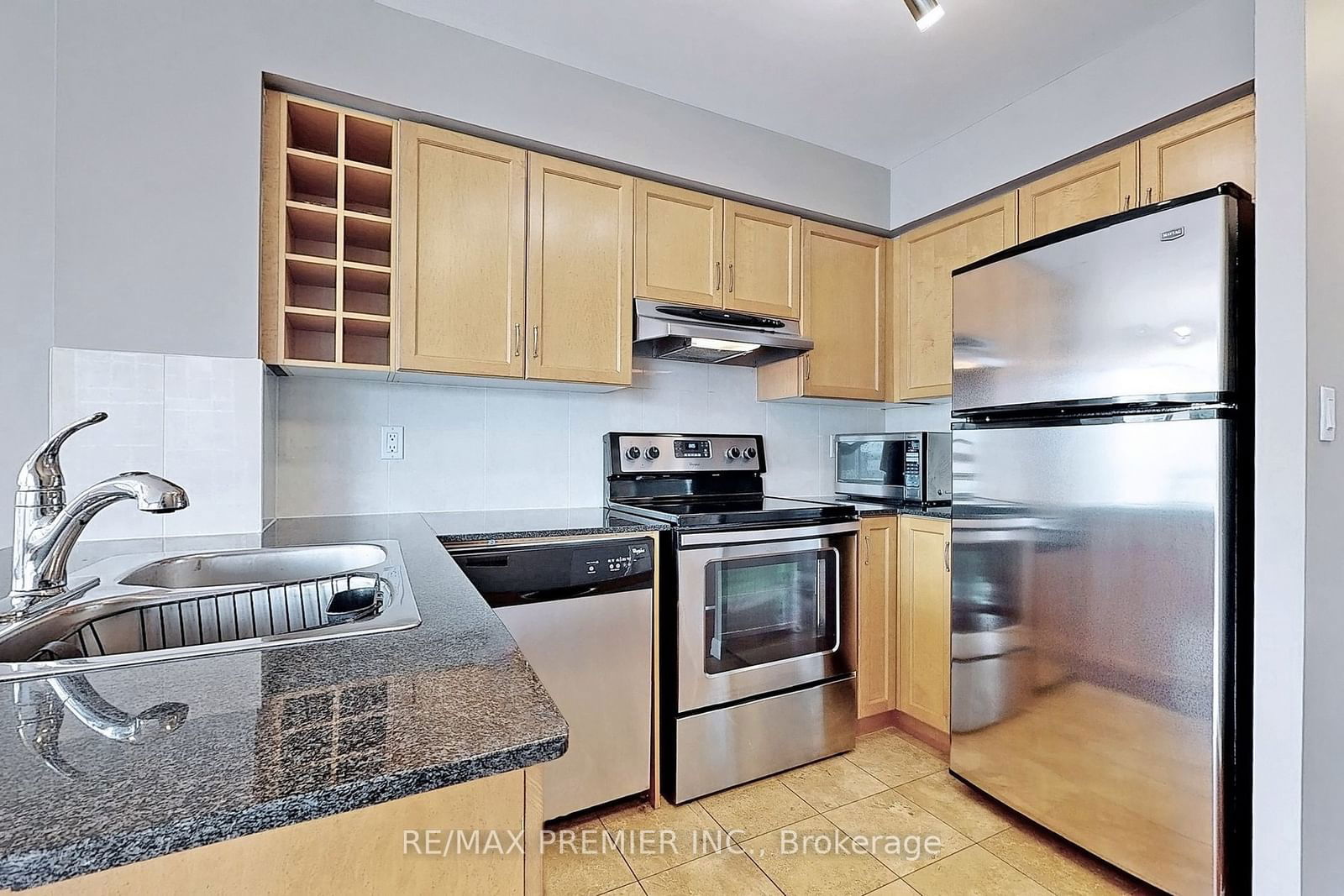 210 Victoria St, unit 2811 for rent