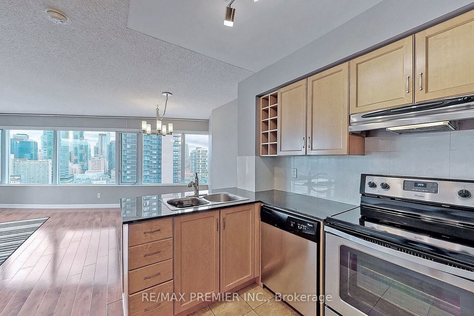 210 Victoria St, unit 2811 for rent