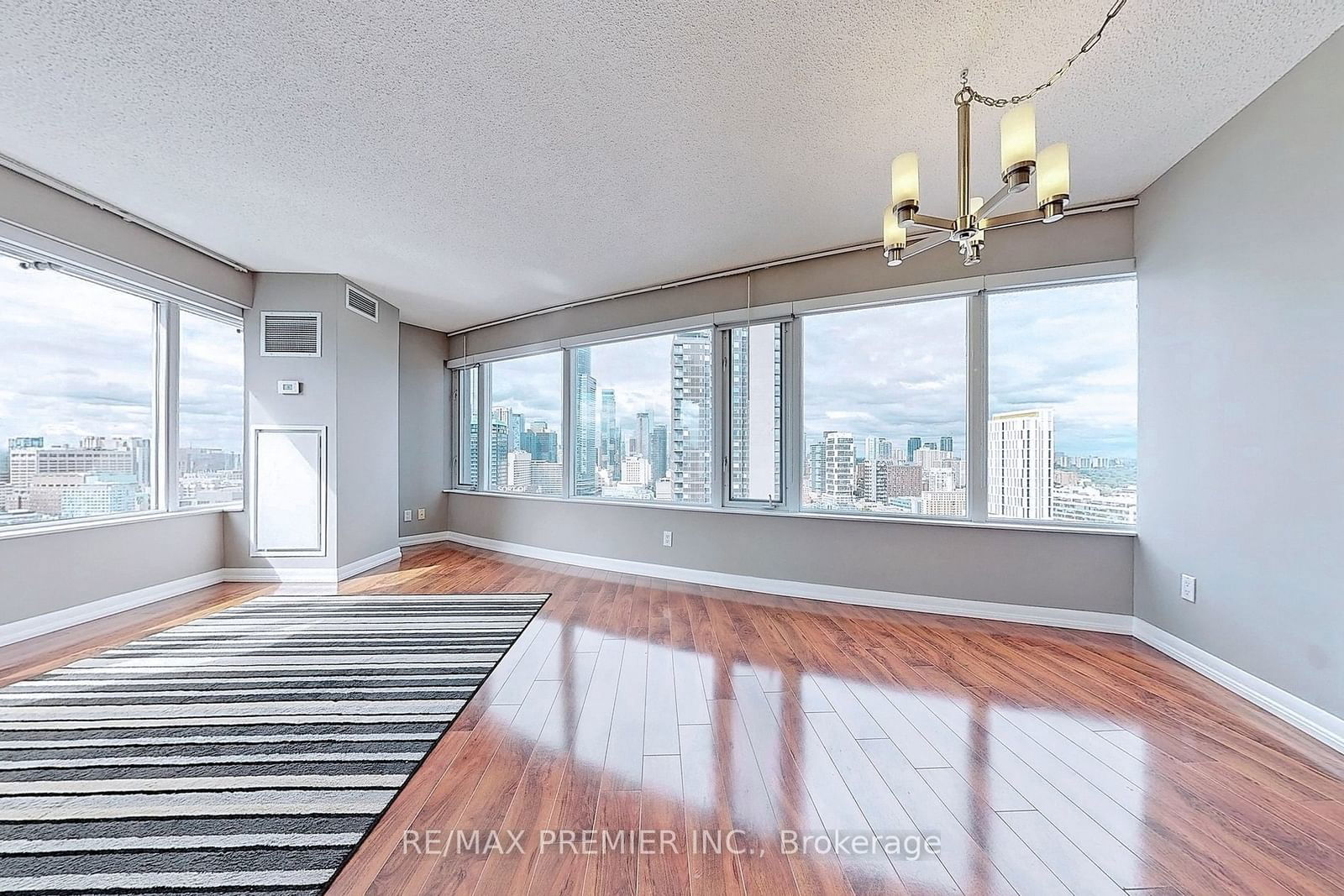 210 Victoria St, unit 2811 for rent