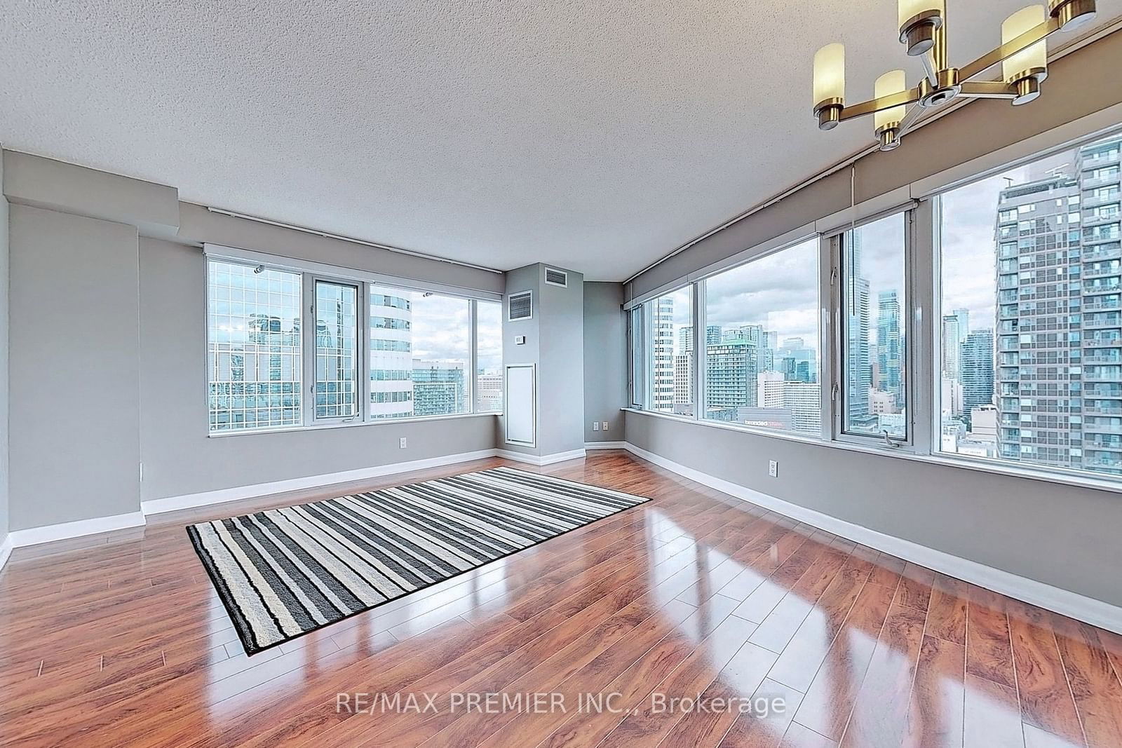 210 Victoria St, unit 2811 for rent