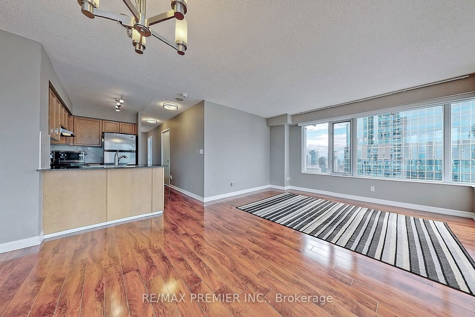 210 Victoria St, unit 2811 for rent