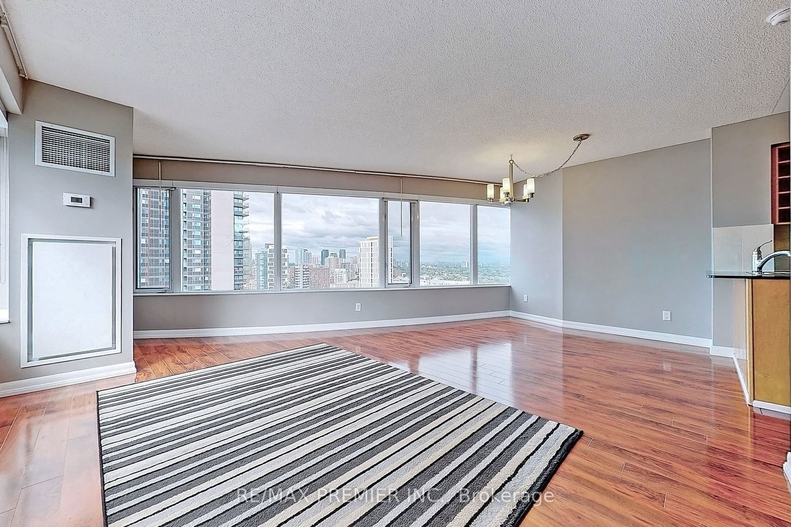 210 Victoria St, unit 2811 for rent