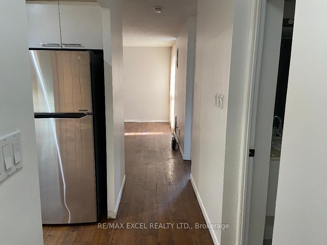 18 Hollywood Ave, unit 101 for rent