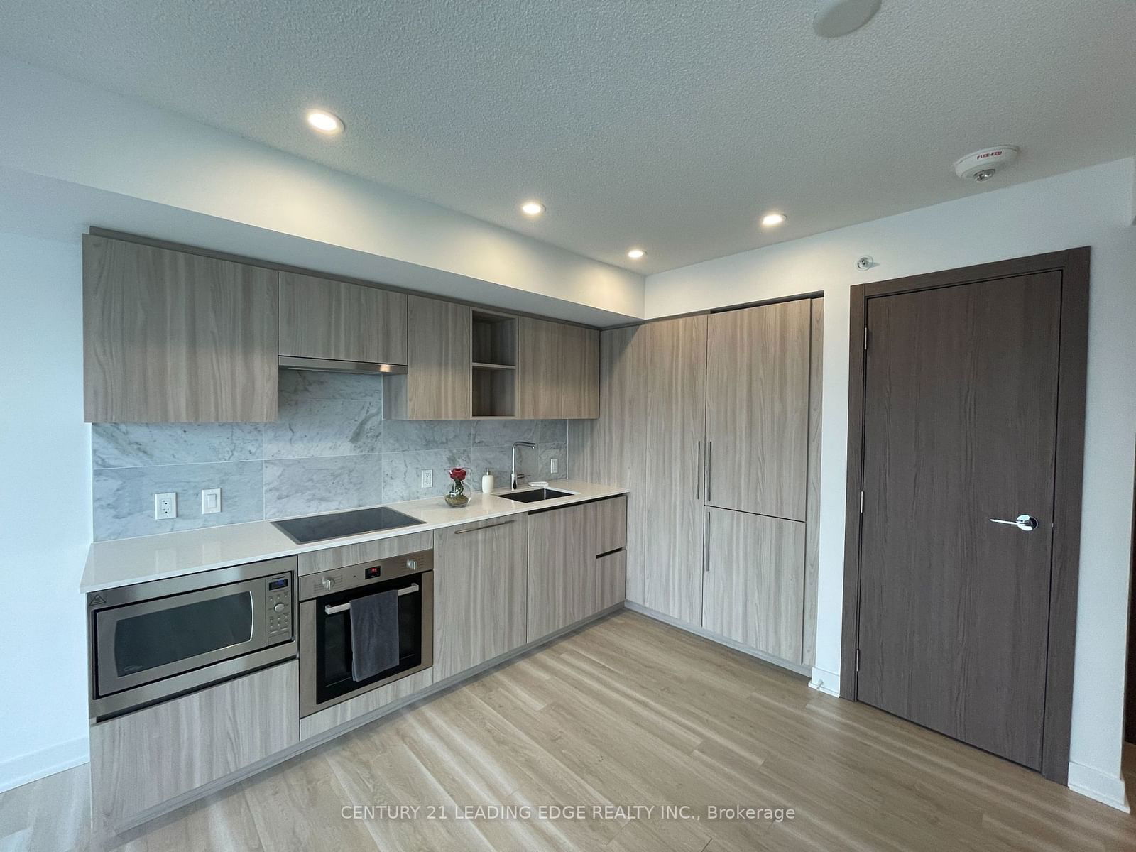 17 BATHURST St, unit 1502 for rent