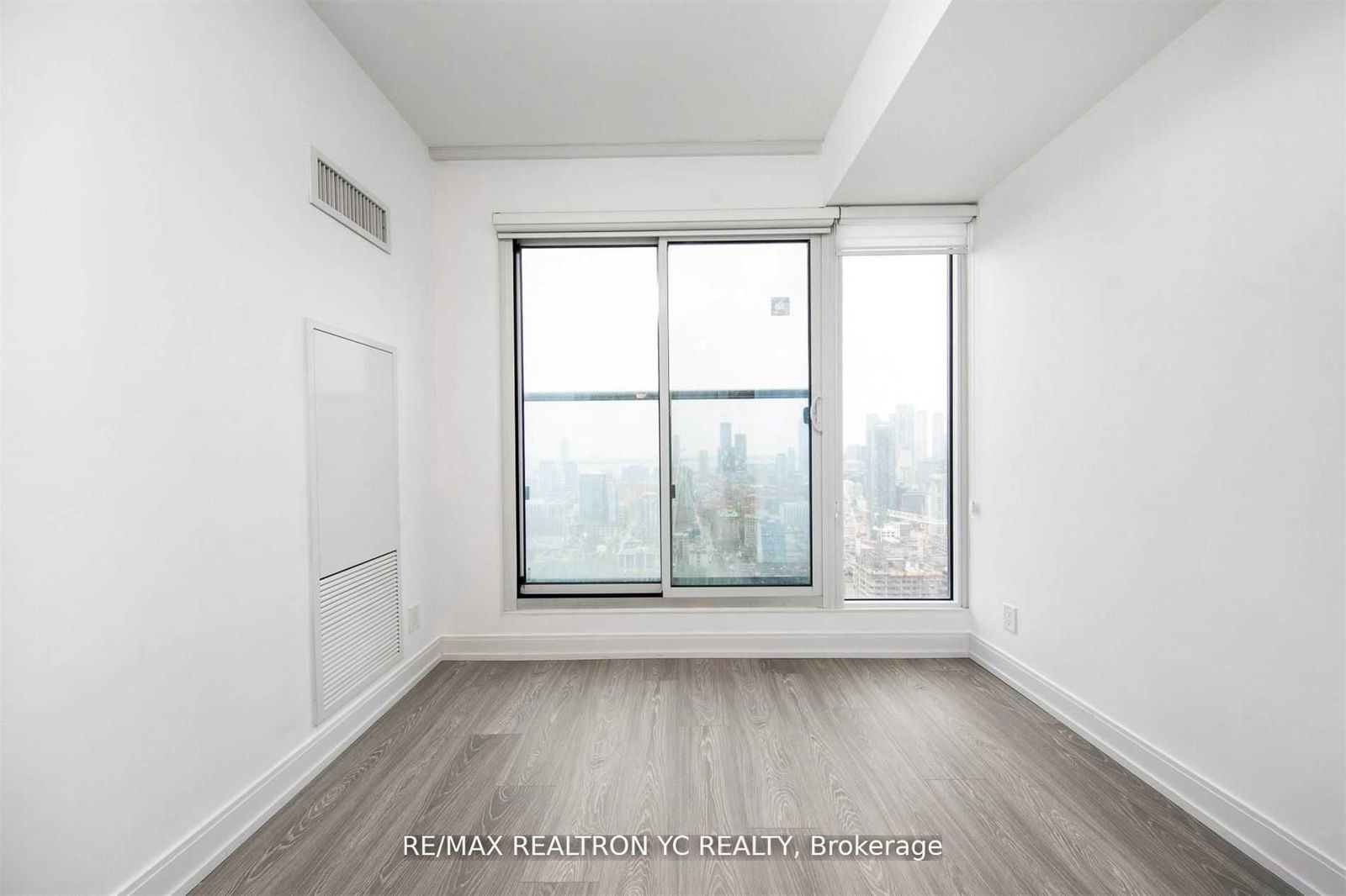 181 Dundas St E, unit 4007 for rent