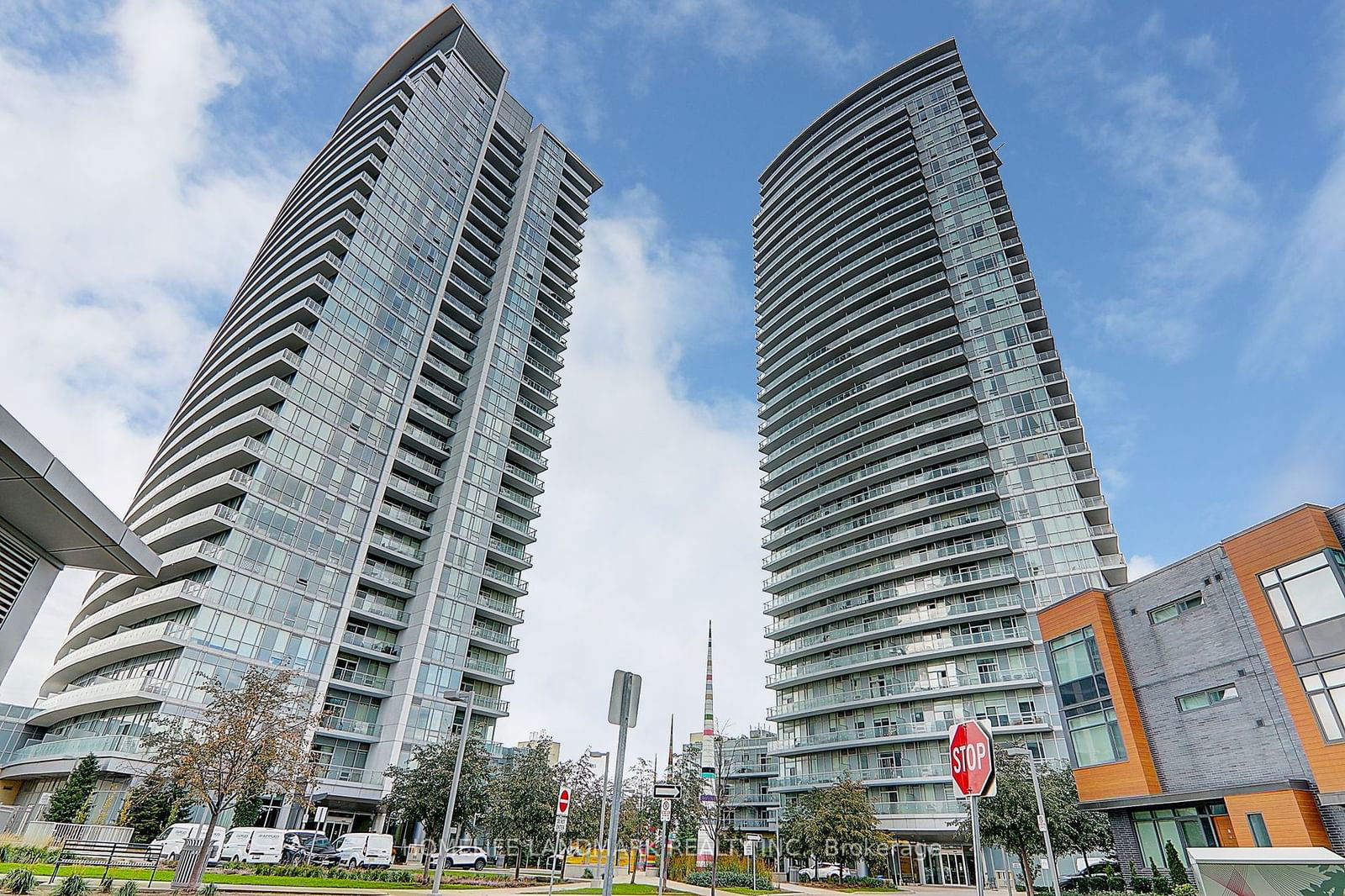 70 Forest Manor Rd, unit 2212 for sale