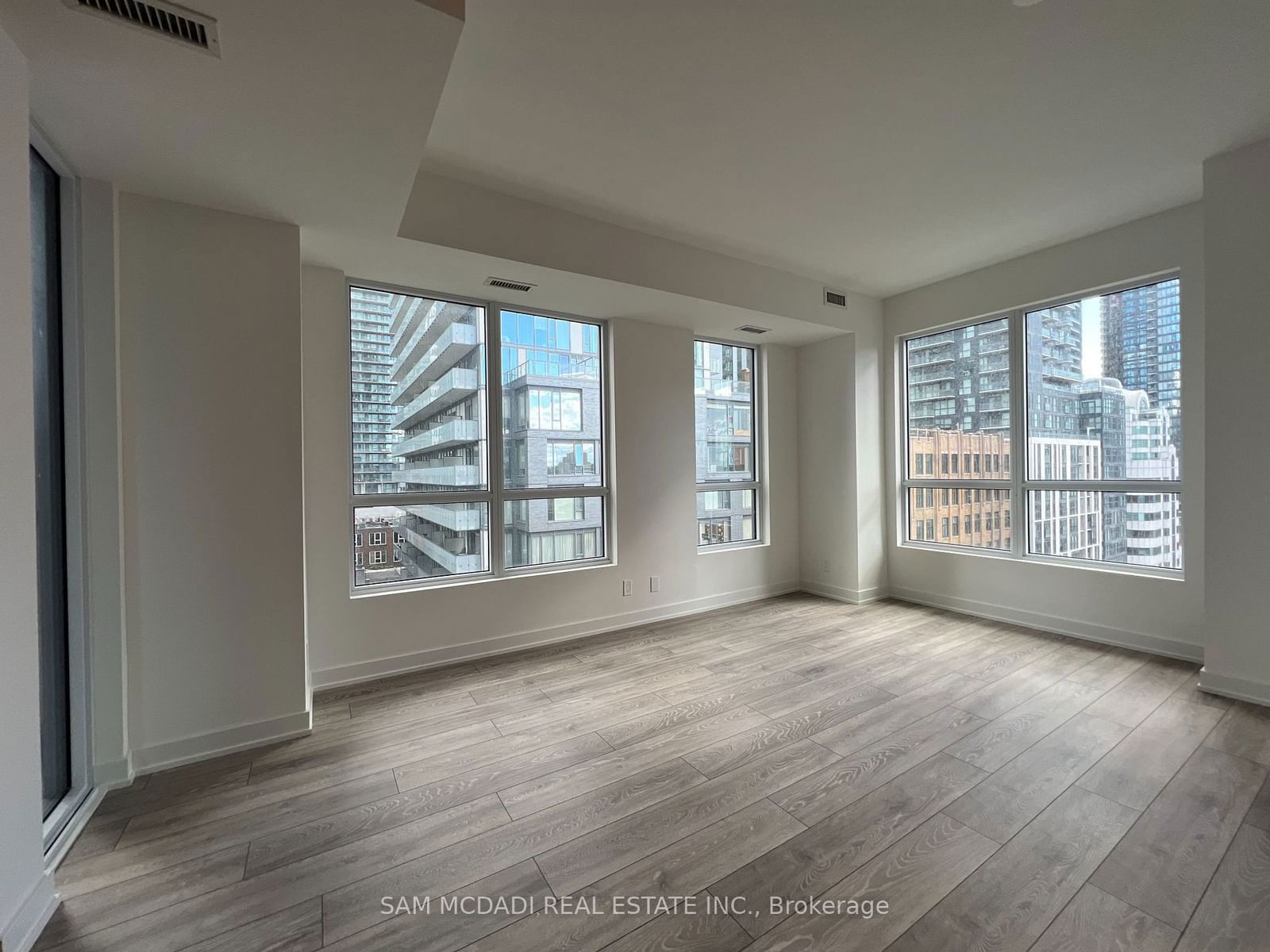 108 Peter St, unit 1202 for rent