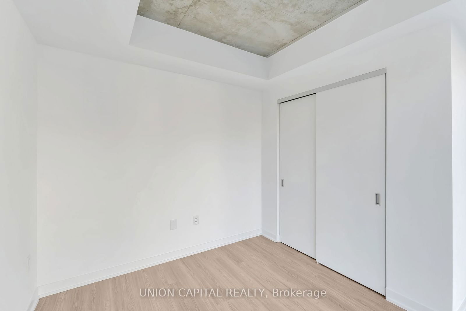 195 McCaul St, unit 903 for rent