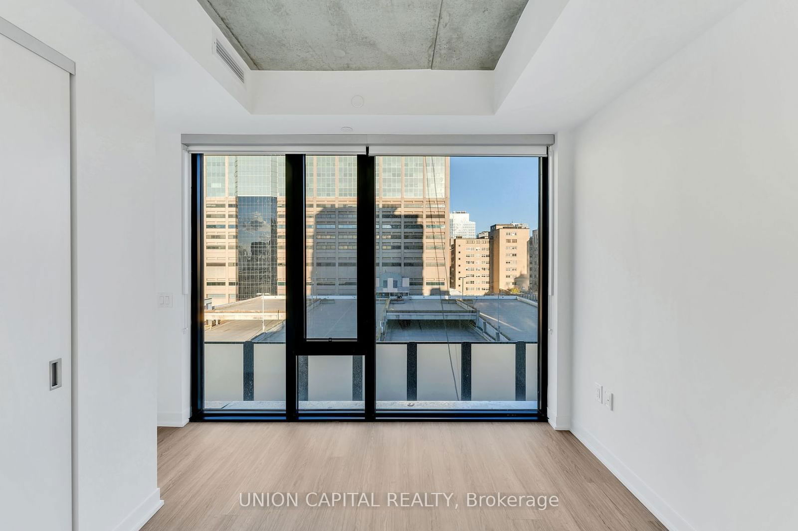 195 McCaul St, unit 903 for rent