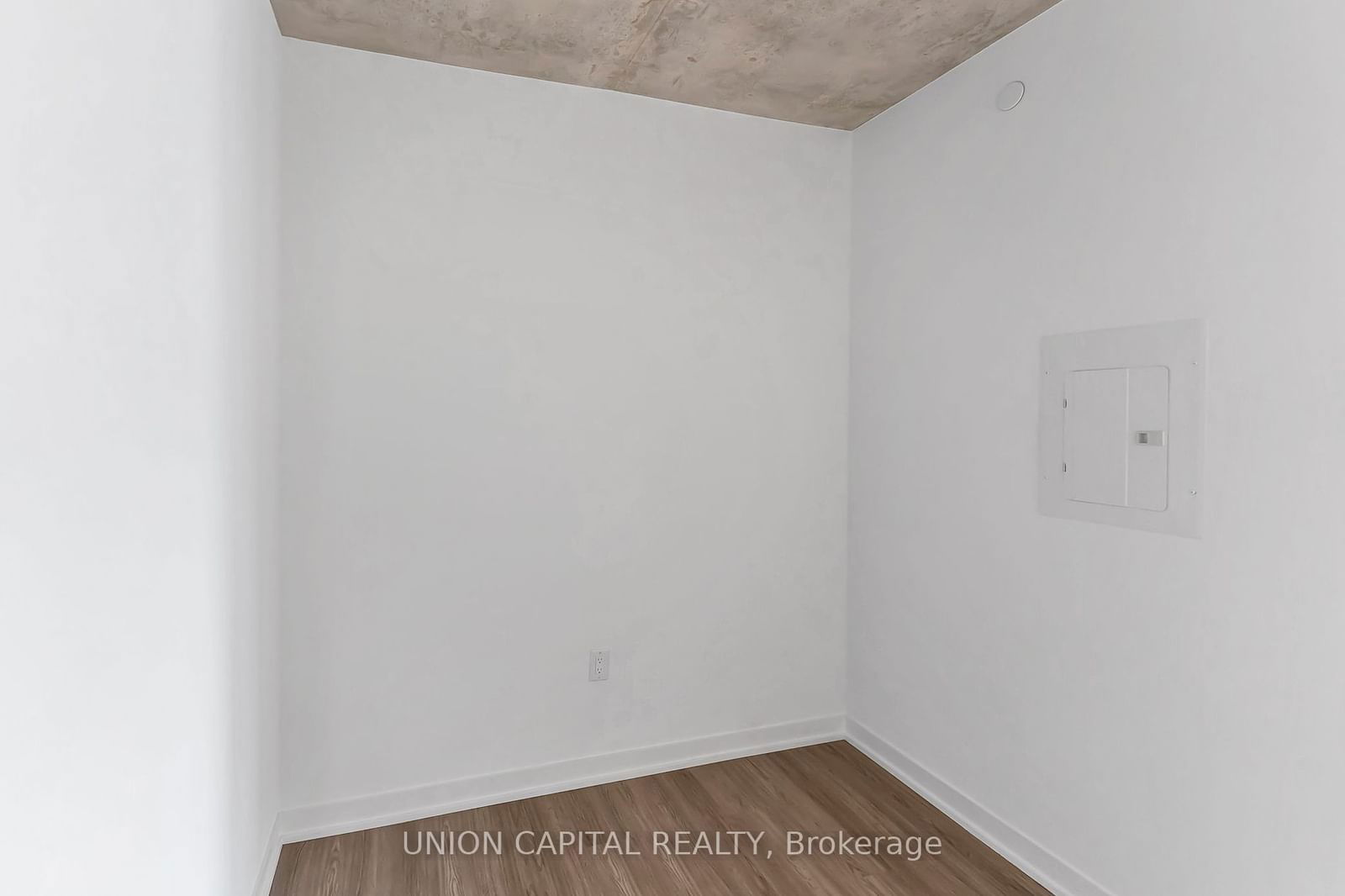 195 McCaul St, unit 903 for rent