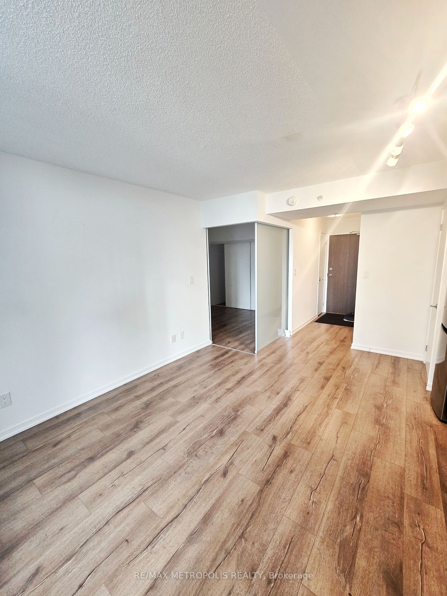 68 Abell St, unit 910 for rent