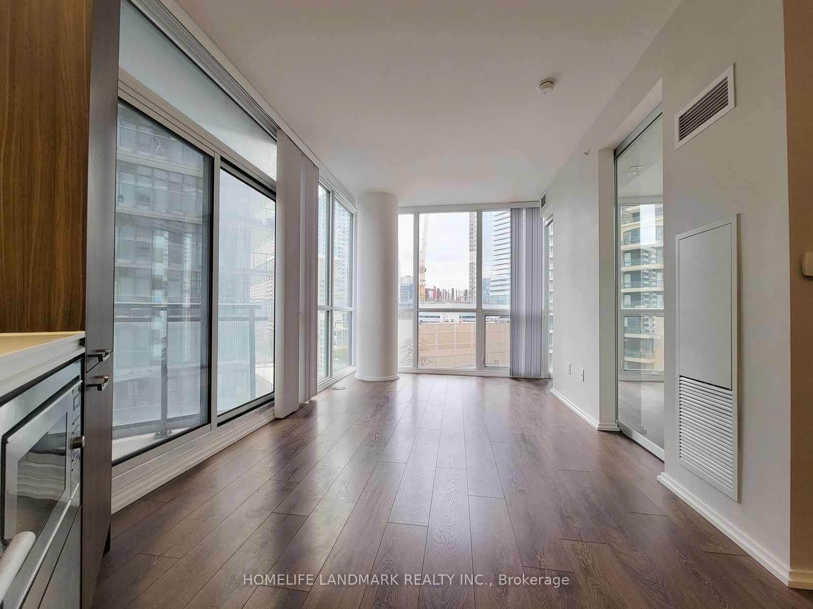 45 Charles St E, unit 906 for rent