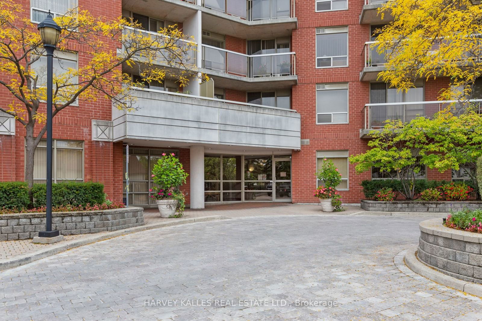 800 Sheppard Ave W, unit 103 for rent